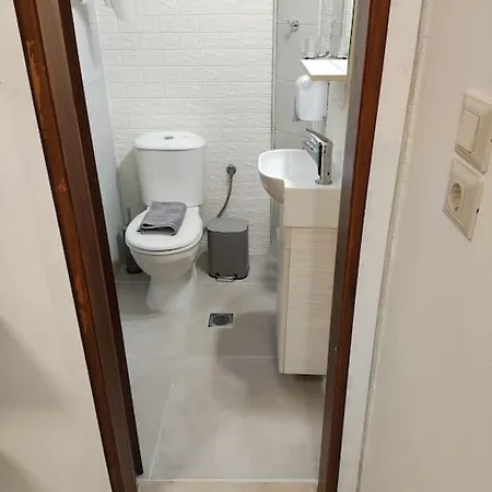 Gregorys Studio Apartment *