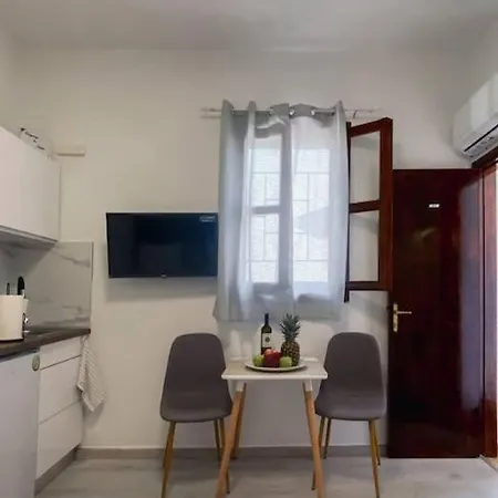Gregorys Studio Apartment